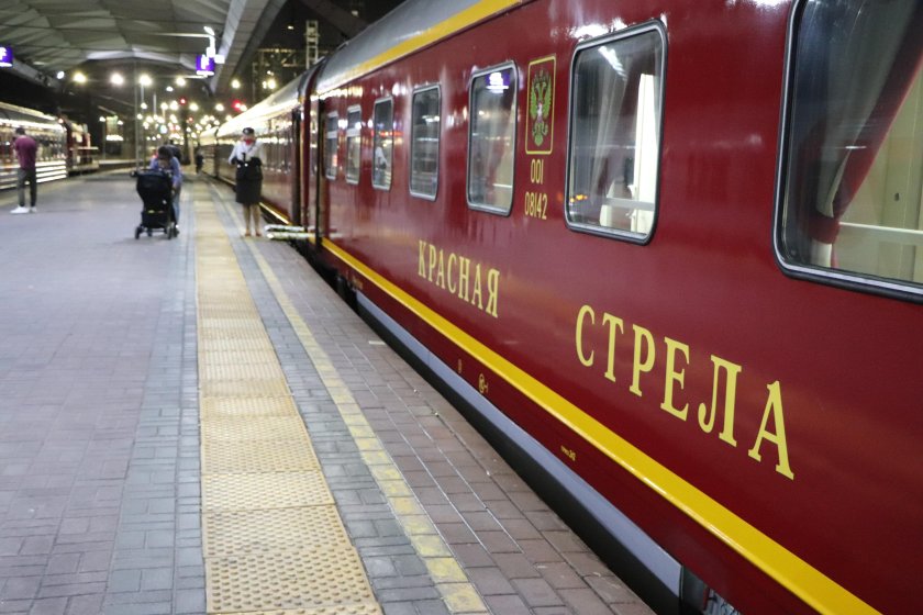 Красный поезд