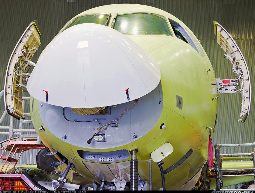 SSJ 100 носовой обтекатель