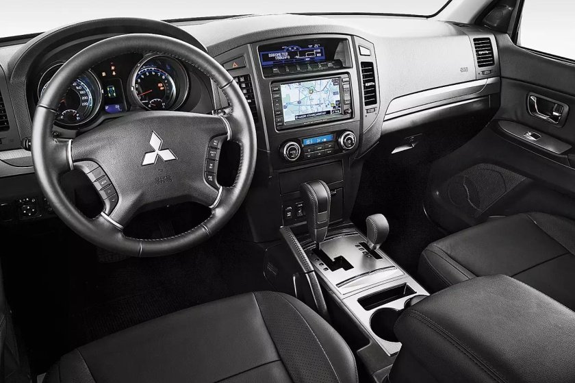 Митсубиси Паджеро 4 салон