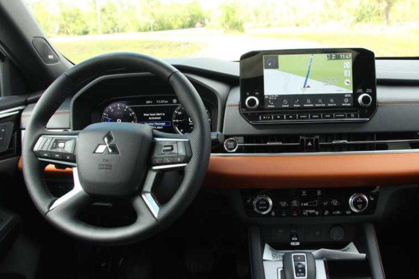 Mitsubishi Outlander 2022 Interior