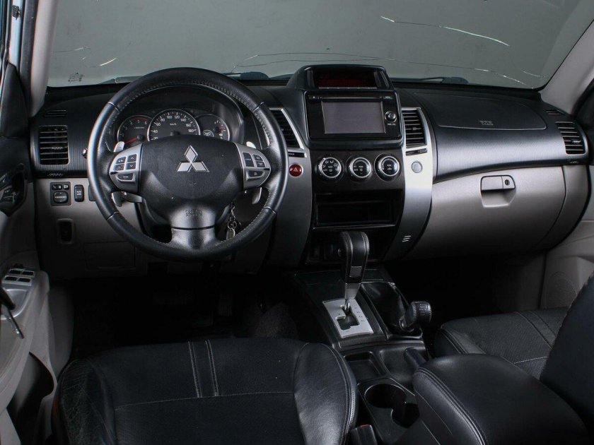 Купить Мицубиси Паджеро спорт 2015