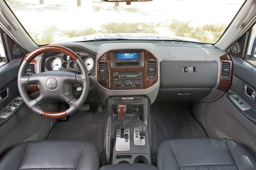 Mitsubishi Pajero 3 салон