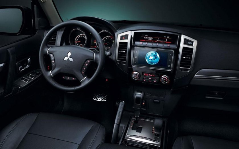 Митсубиси Паджеро 3 салон