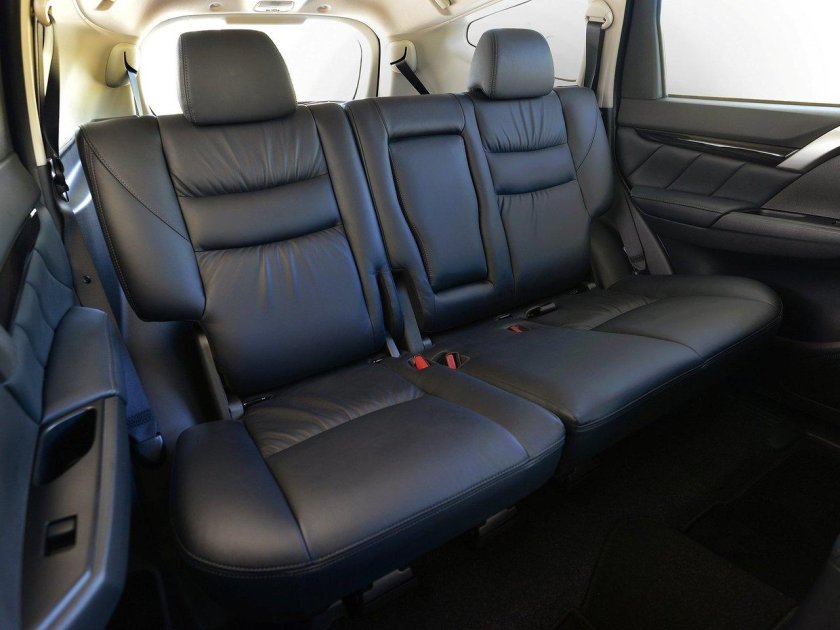 Mitsubishi Pajero Sport салон