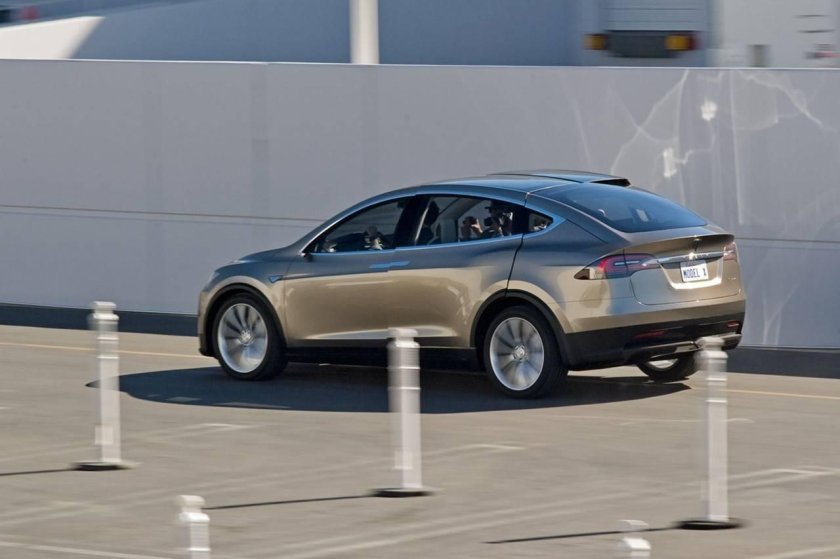 Тесла кроссовер