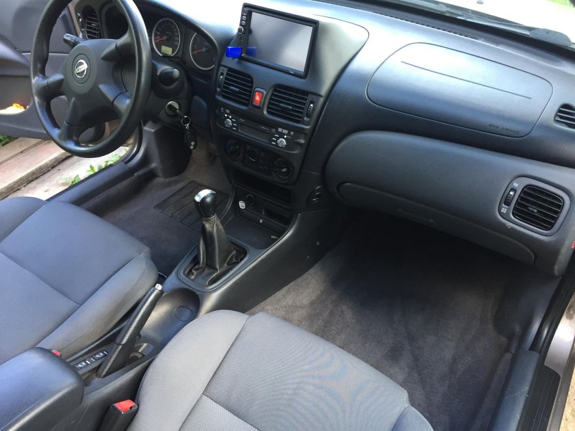 Nissan Almera 2005 салон