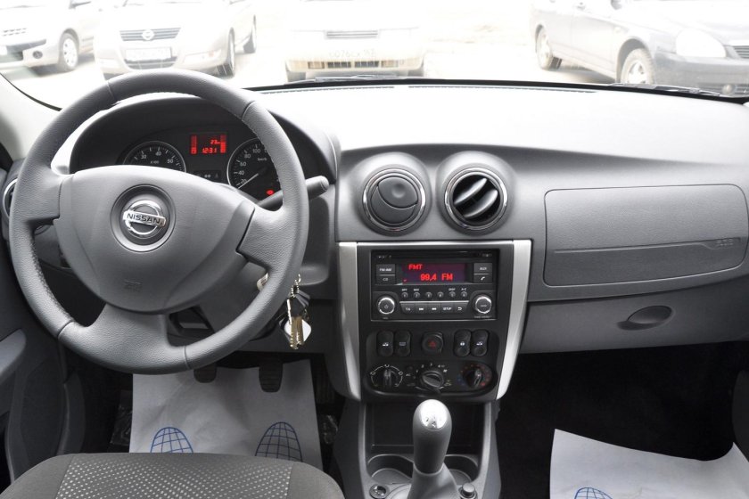 Nissan Almera 2013 салон