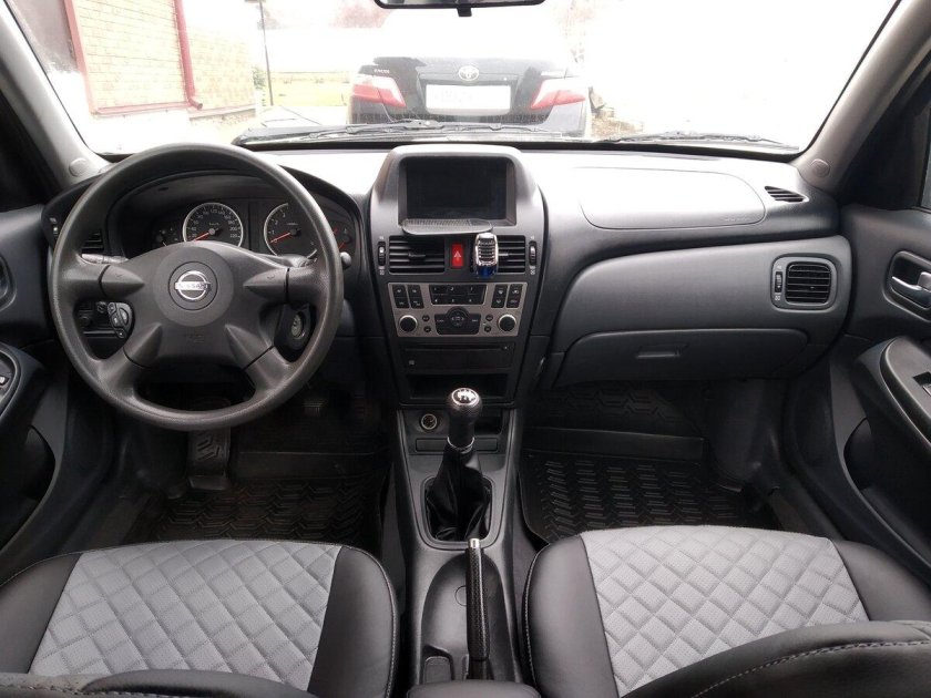 Nissan Almera Classic 2010 салон