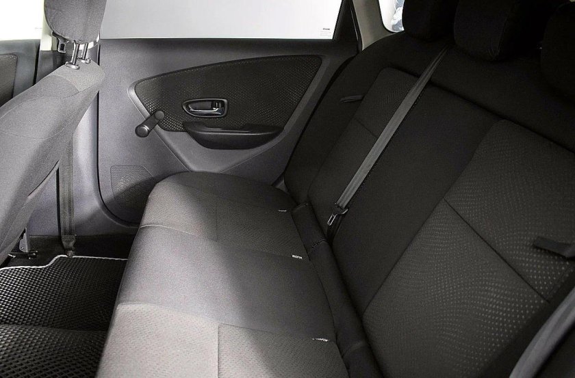 Ниссан Альмера 2014 салон сзади