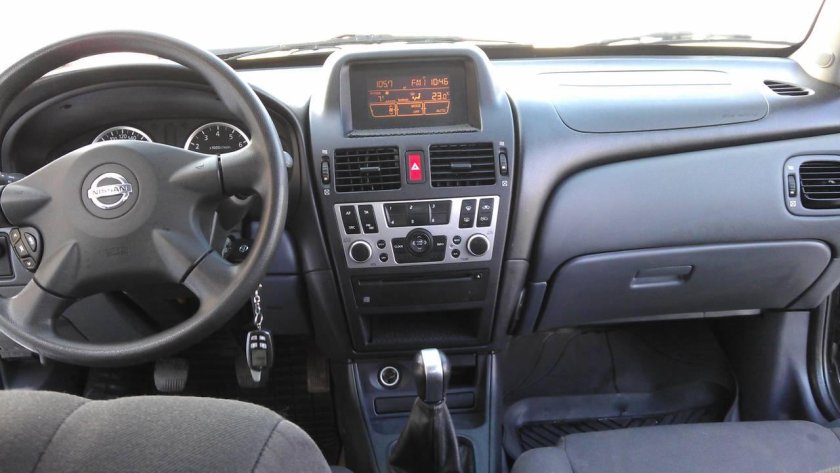 Nissan Almera n16 салон