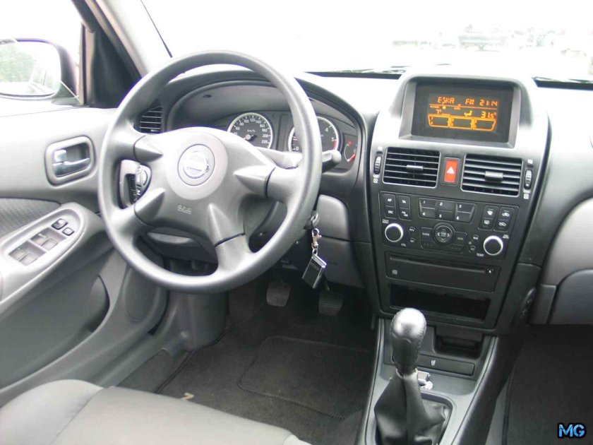 Nissan Almera n16 салон