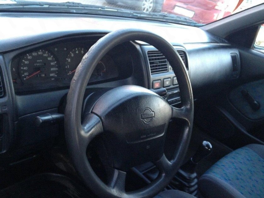 Nissan Almera 1999 салон