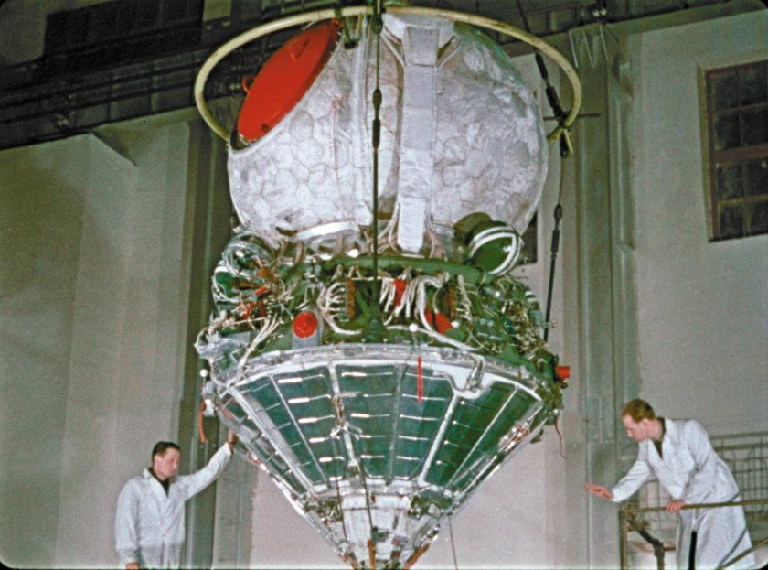 Корабль Восток в цеху