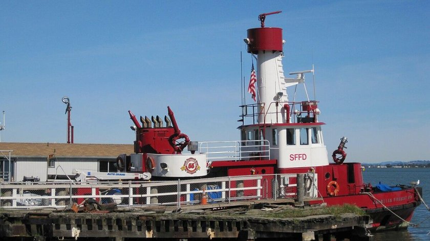 Портовый пожарный катер