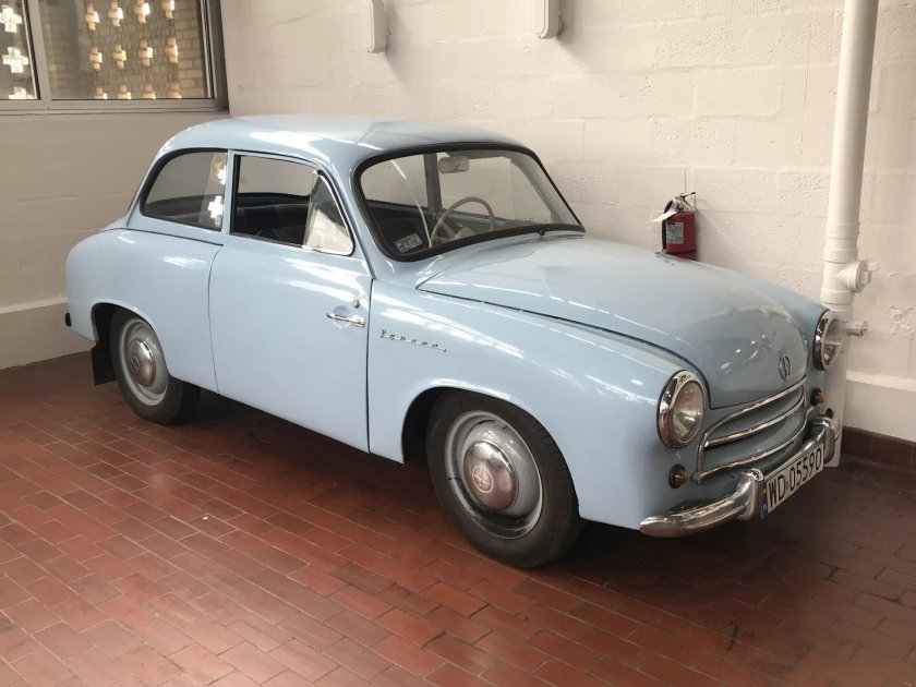 Польская машина Syrena 105