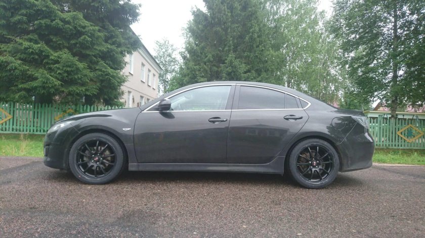 Серая Мазда 6 GH на 18 дисках