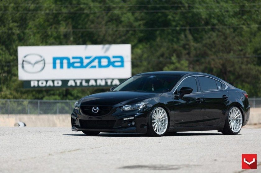 Mazda 6 GH на черных дисках