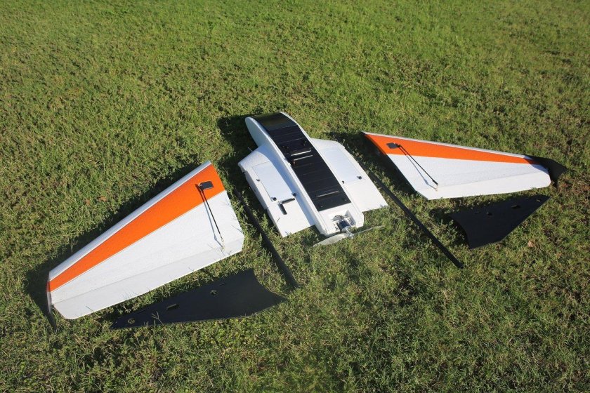 Летающее крыло модель