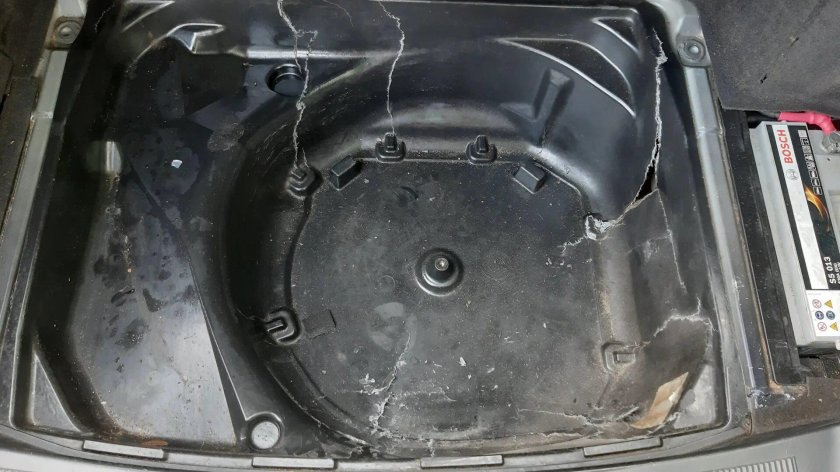 Audi a4 b5 8d ниша запаски