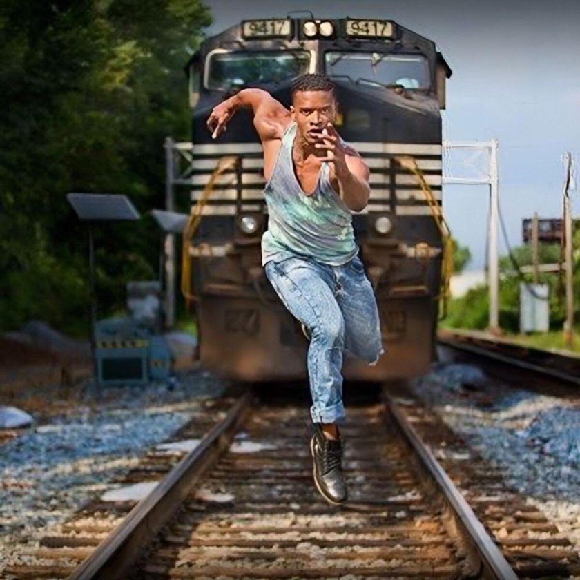 Бежать впереди паровоза