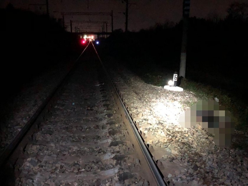 Поезд на рельсах