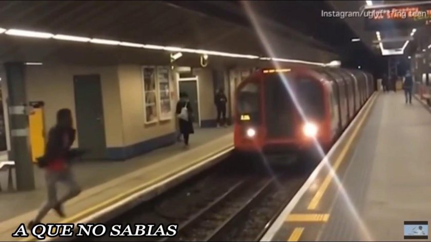 Поезд метро