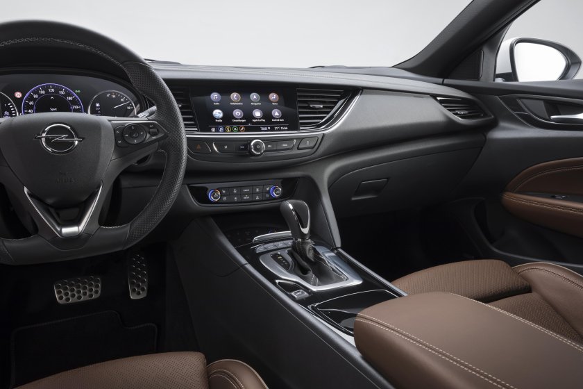 Опель Инсигния 2021