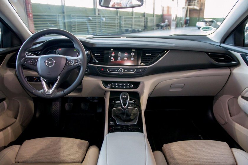 Опель Инсигния 2017