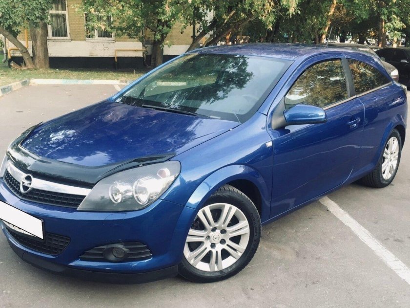 Синий Опель Астра 2007