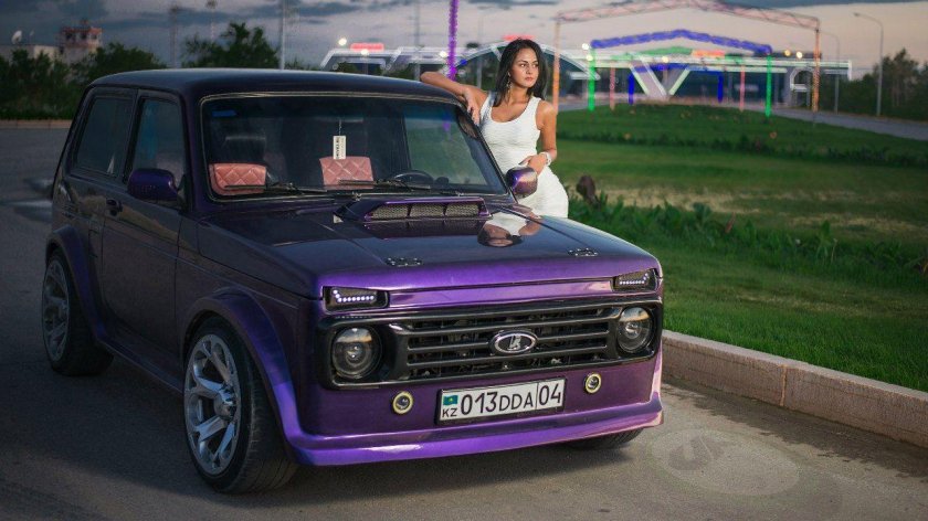 Lada Niva stance