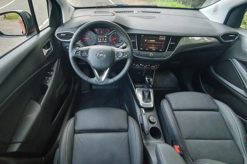 Опель Кроссланд интерьер