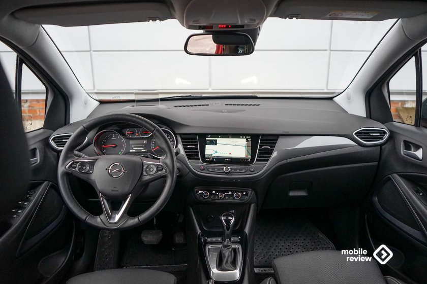 Интерьер Opel Crossland 350