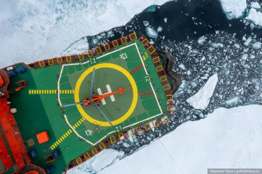 Вертолетная площадка на ледоколе