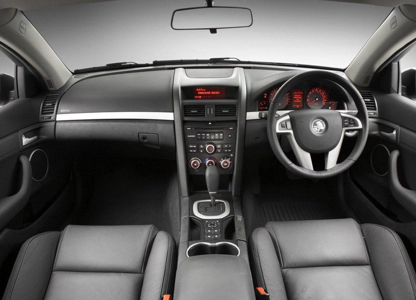 Holden Commodore салон
