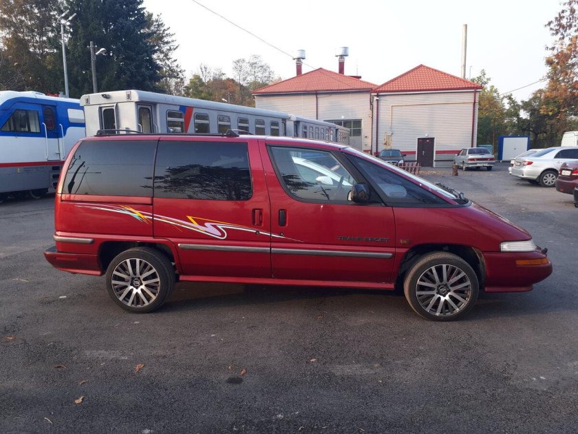 Минивэн Pontiac Trans Sport