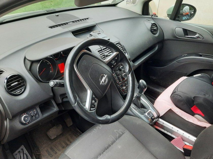 Пежо 308 коричневый салон