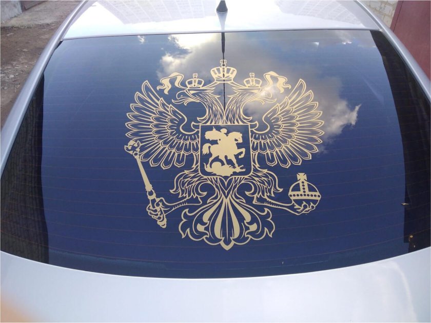 Наклейки на заднее стекло автомобиля