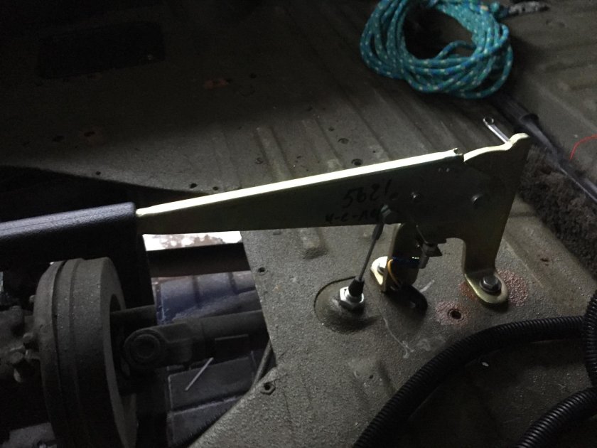 Ручник УАЗ 31512