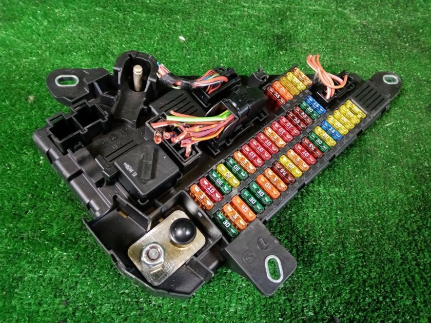 Блок предохранителей БМВ f10