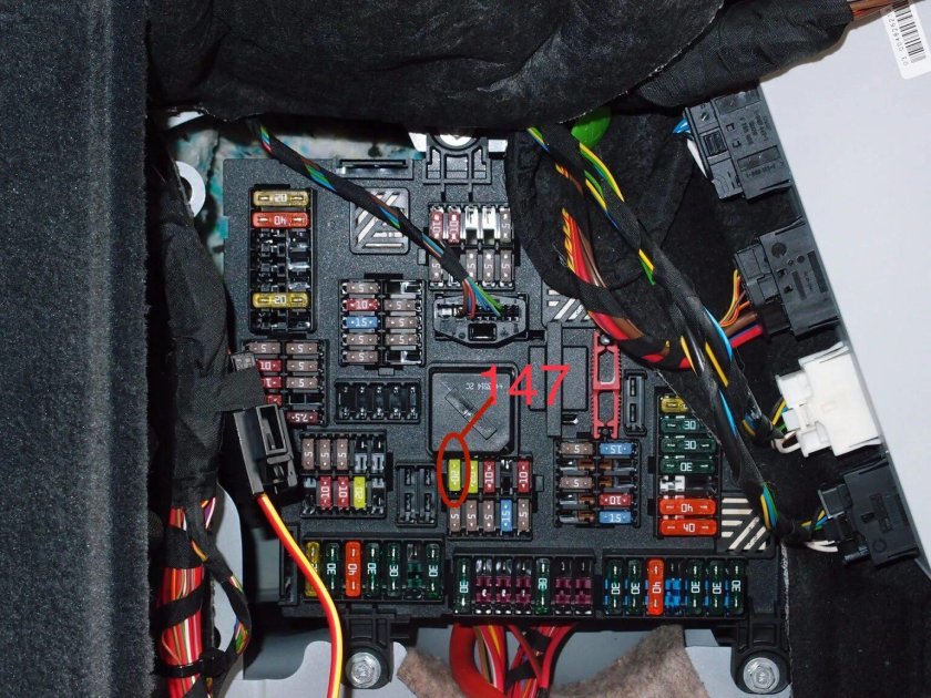 Блок предохранителей БМВ ф10