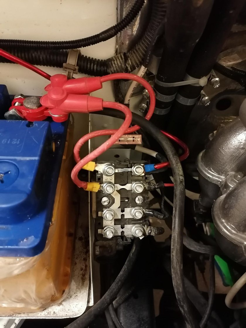 Как поменять клемму на проводе аккумулятора автомобиля