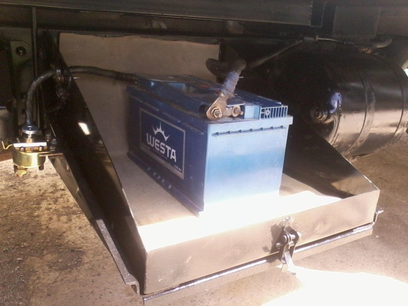 Аккумуляторный ящик ГАЗ 3309