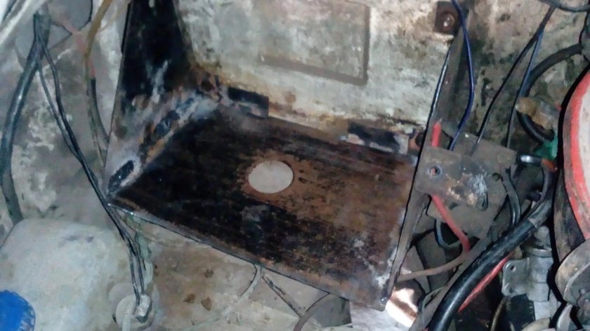 Площадка АКБ ГАЗ 3110