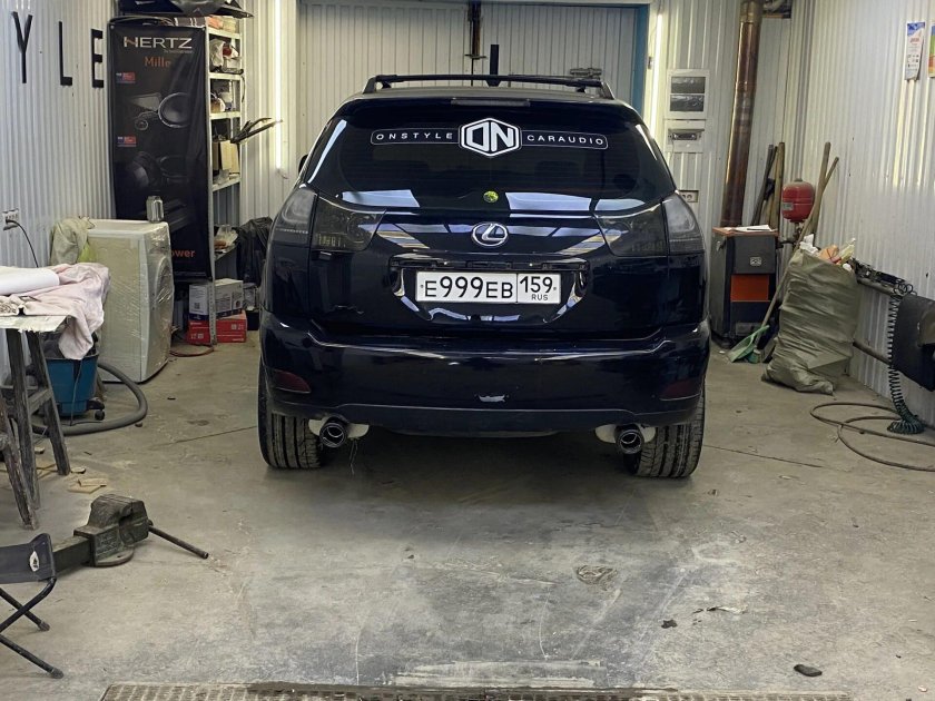 Раздвоенный выхлоп Lexus RX 300