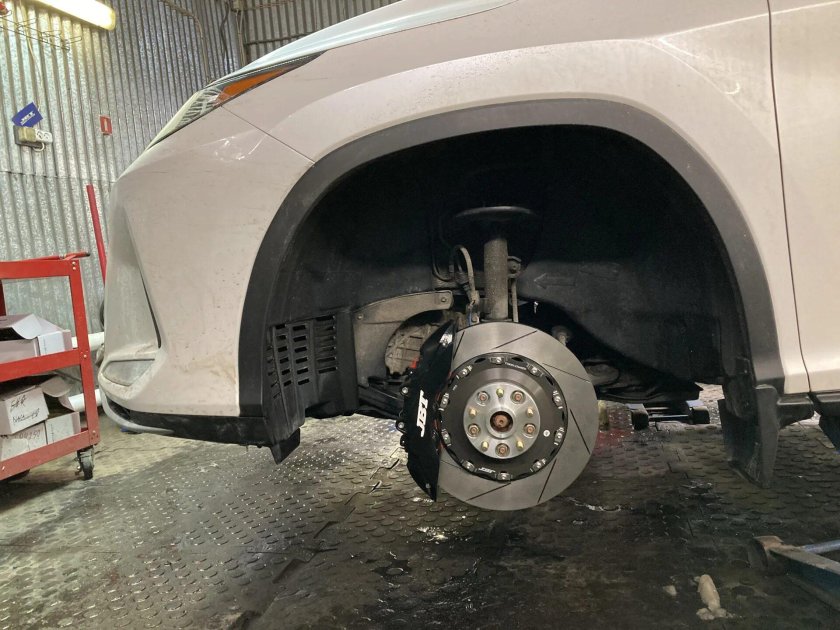 Lexus RX 4 улучшенные тормоза