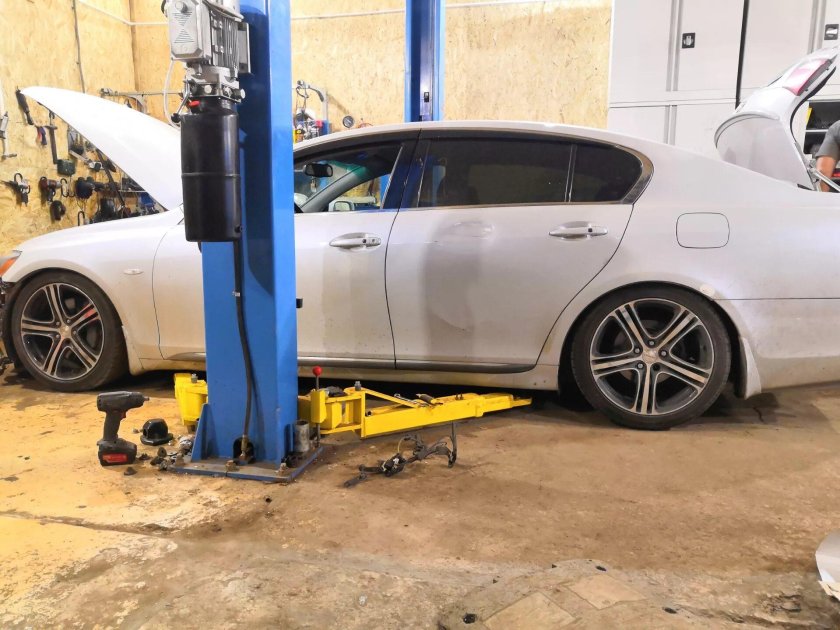 221 Мерседес на спущенной пневме