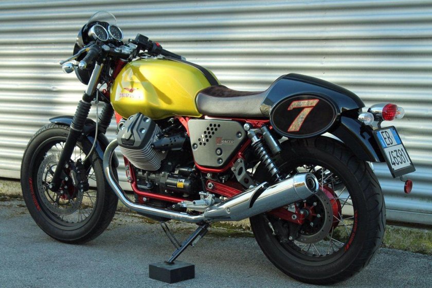 Moto Guzzi v7 Racer