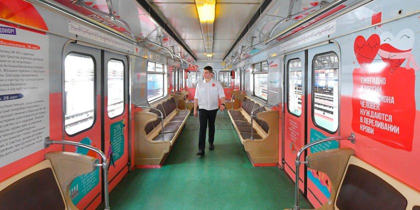Тематический поезд метро спасибо донор