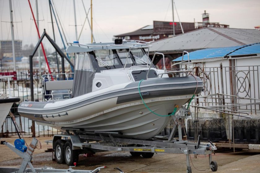 Катер РИБ кальмар