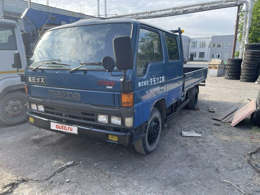 Мазда Титан бортовой грузовик розовый